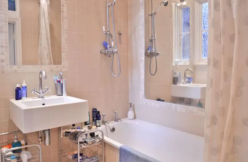 Bathroom at Southfields Edwardian house, B1265 (photo 13)