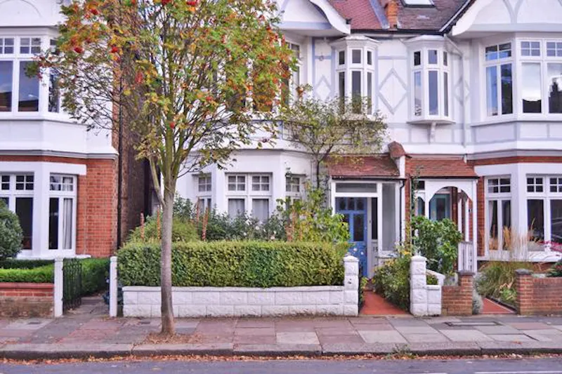 Gate at Southfields Edwardian house, B1265 (photo 25)