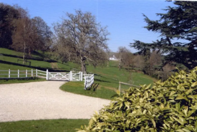 Garden at Lower Ashton country house, A1138 (photo 4)