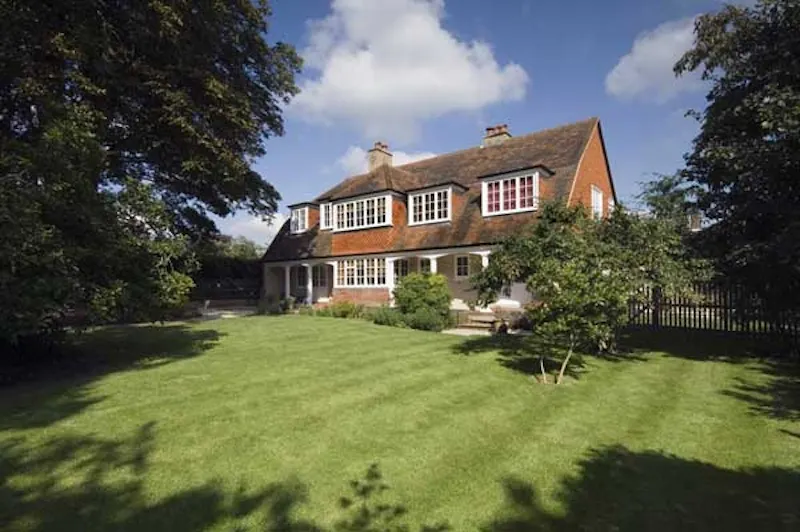 Garden at Contemporary Beaconsfield house, E318 (photo 2)