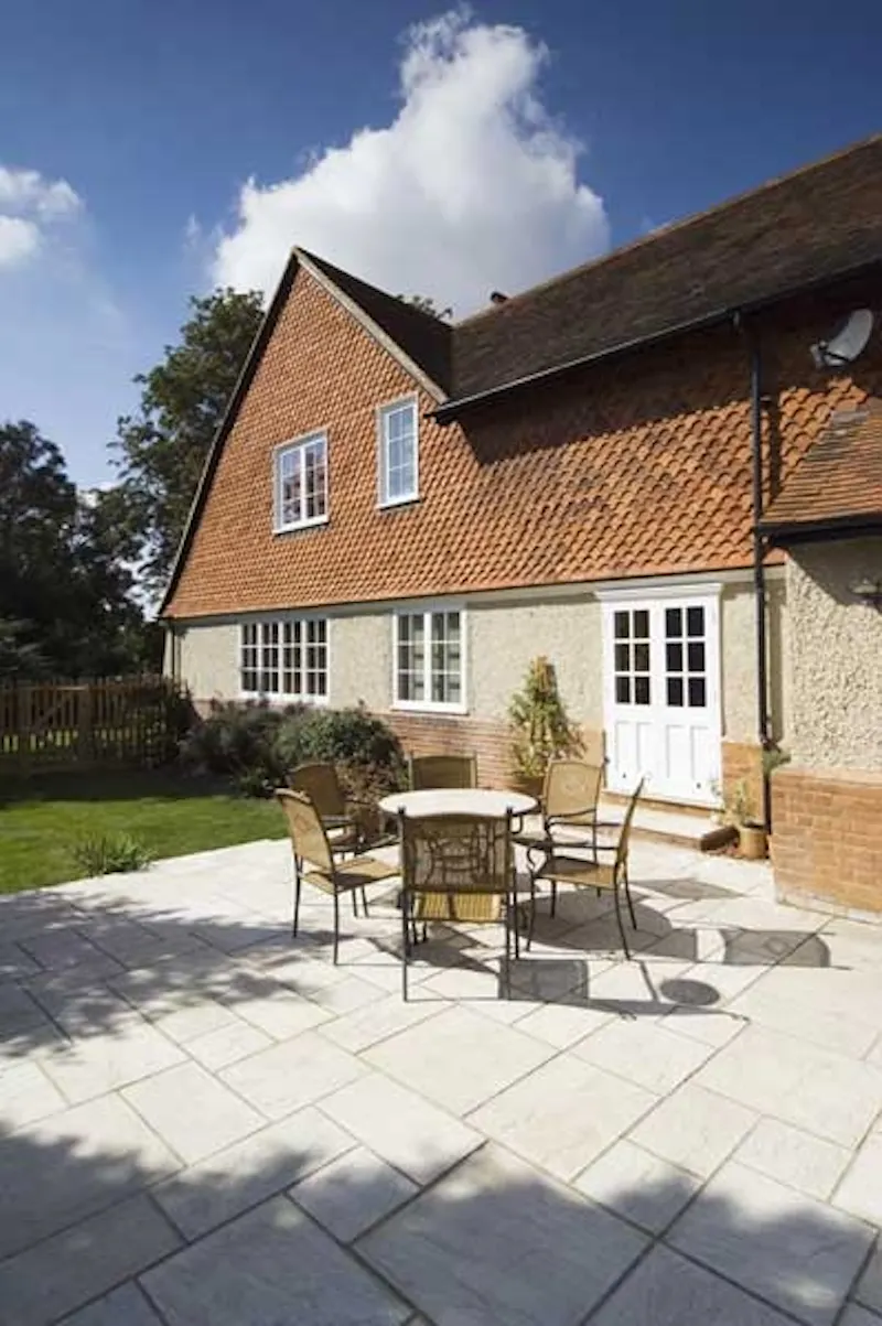 Terrace/Patio at Contemporary Beaconsfield house, E318 (photo 3)