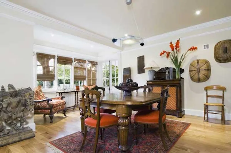 Dining room at Contemporary Beaconsfield house, E318 (photo 8)