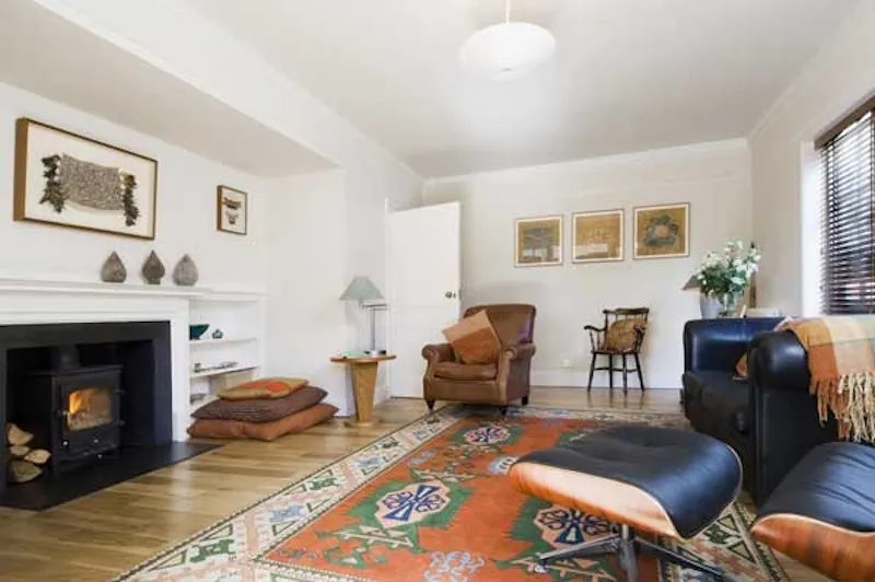 Living Room at Contemporary Beaconsfield house, E318 (photo 9)