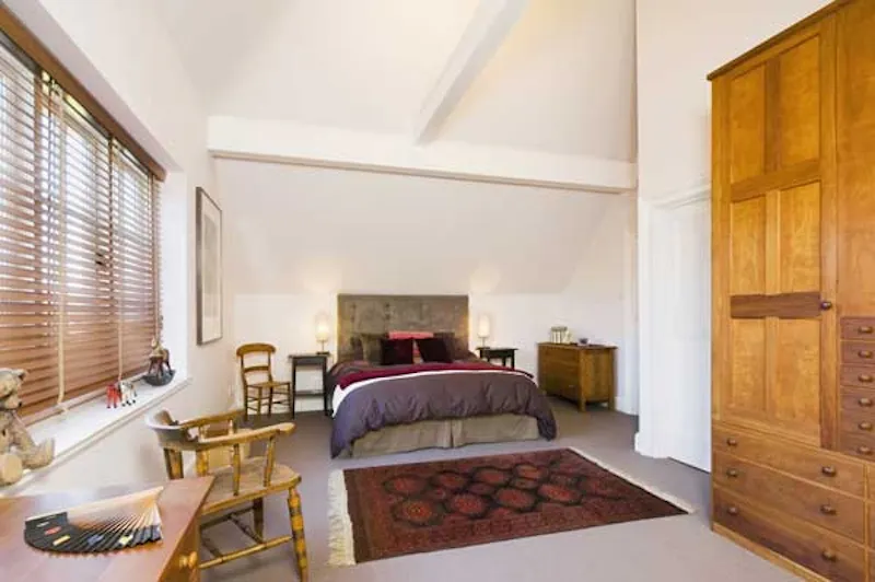 Bedroom at Contemporary Beaconsfield house, E318 (photo 11)