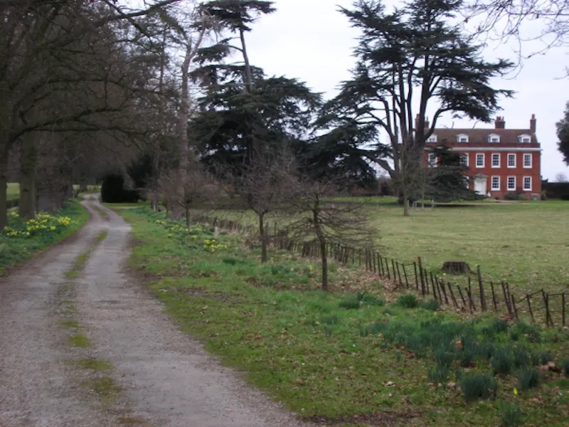 Driveway at 30-acre Georgian home in Suffolk, A1182 (photo 9)