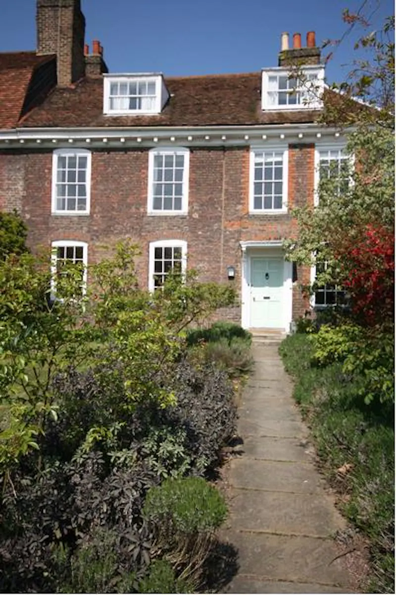 Traditional home in Brentford, A580 (photo 1)