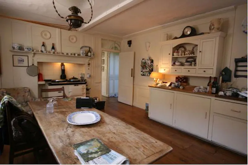 Kitchen at Traditional home in Brentford, A580 (photo 2)