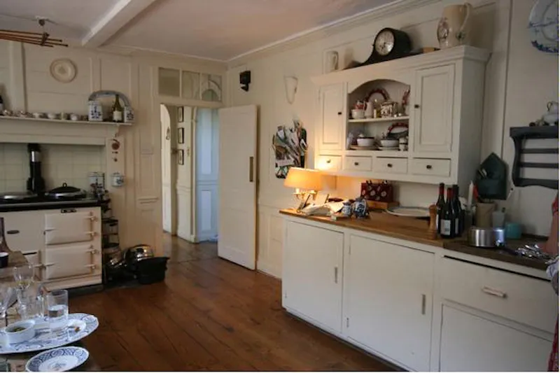 Traditional home in Brentford, A580 (photo 4)