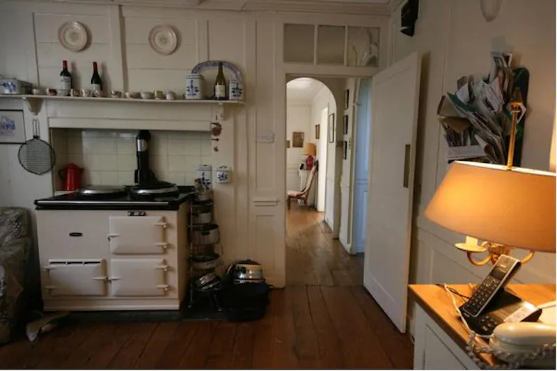 Traditional home in Brentford, A580 (photo 6)