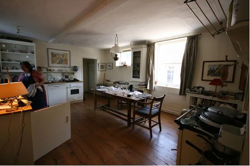 Traditional home in Brentford, A580 (photo 8)