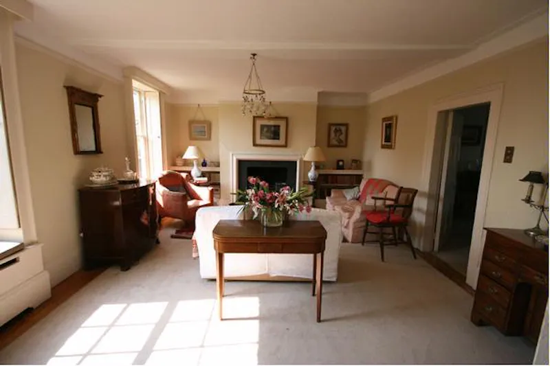 Traditional home in Brentford, A580 (photo 16)