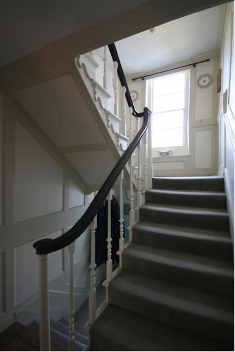 Staircase at Traditional home in Brentford, A580 (photo 19)