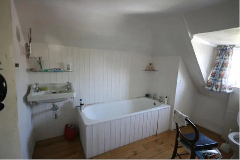 Bathroom at Traditional home in Brentford, A580 (photo 25)
