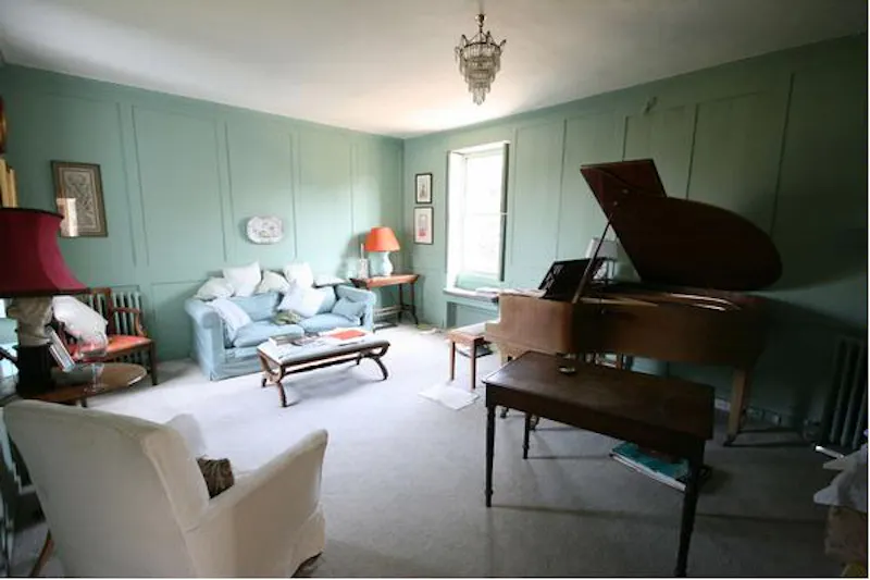 Piano at Traditional home in Brentford, A580 (photo 27)
