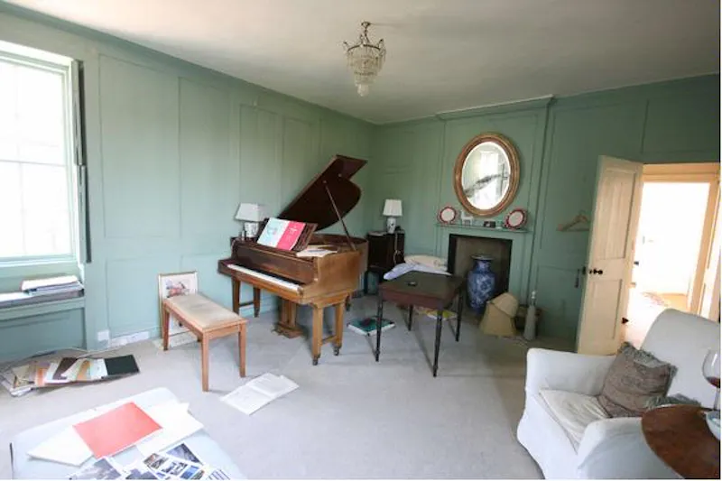 Traditional home in Brentford, A580 (photo 28)