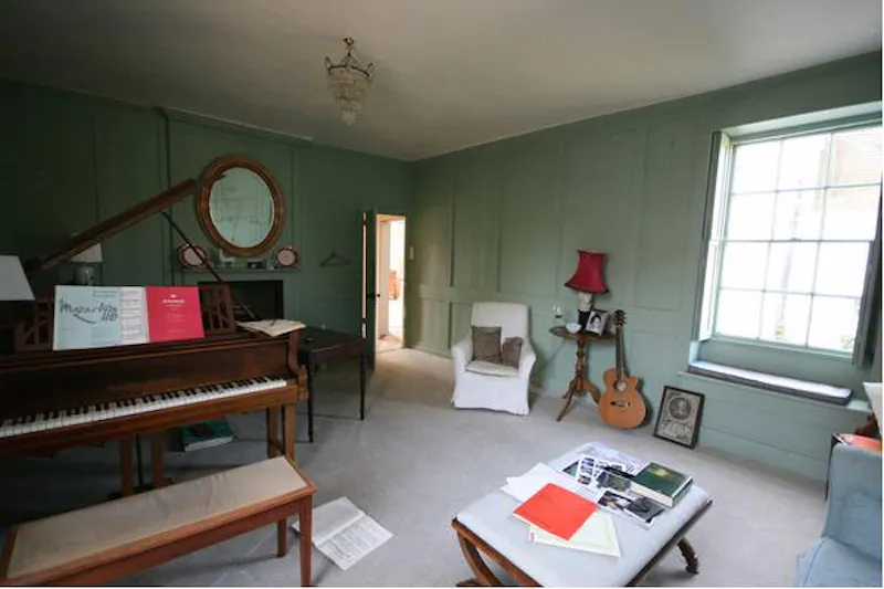 Traditional home in Brentford, A580 (photo 29)