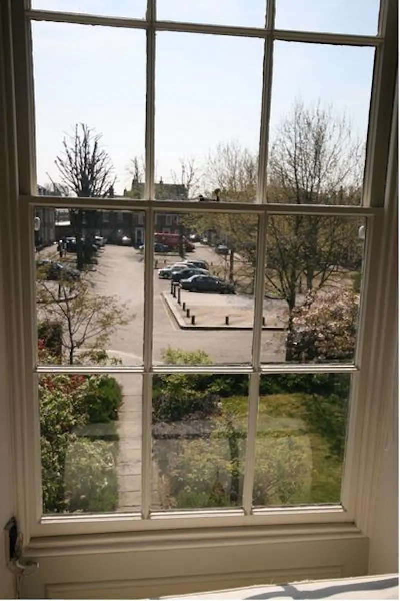 Traditional home in Brentford, A580 (photo 33)