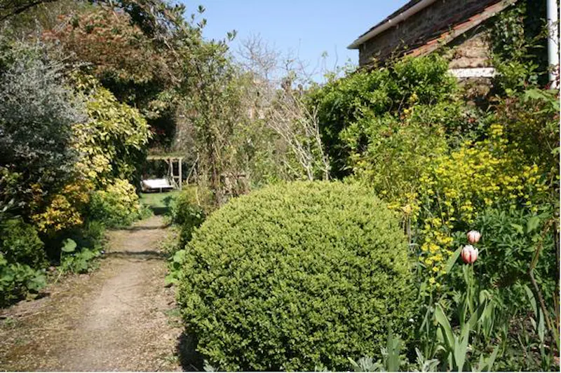 Traditional home in Brentford, A580 (photo 42)