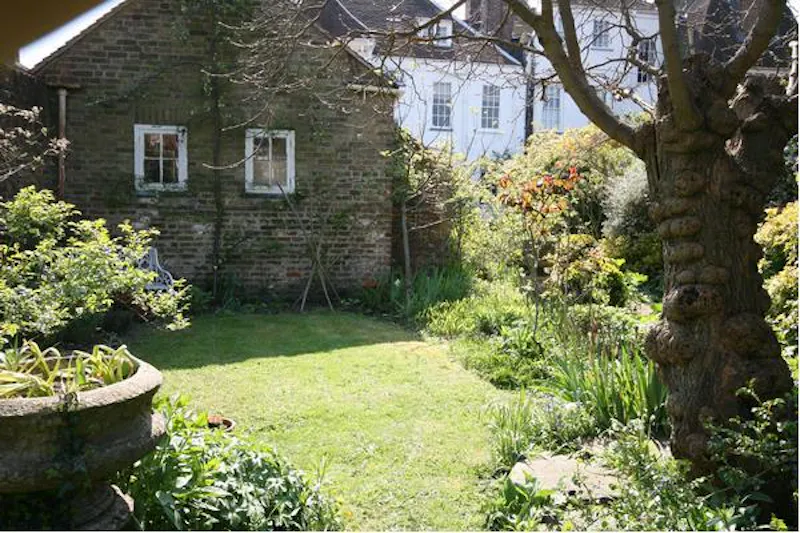 Traditional home in Brentford, A580 (photo 46)