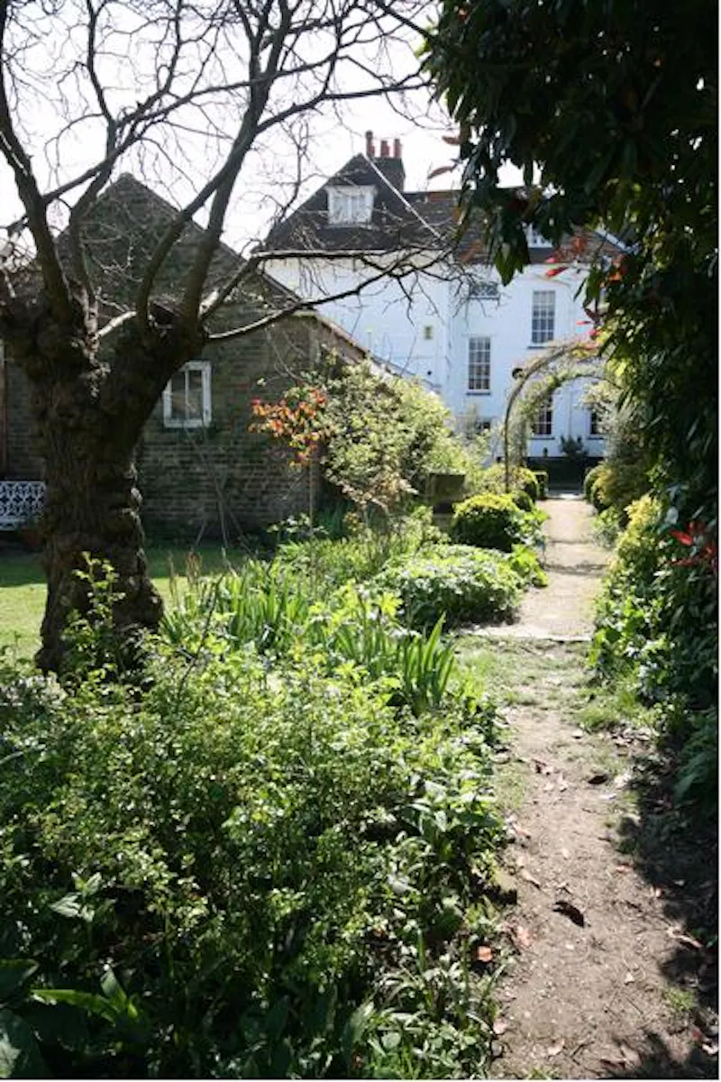 Traditional home in Brentford, A580 (photo 49)