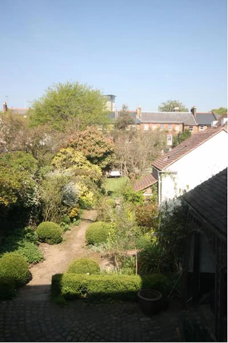 Traditional home in Brentford, A580 (photo 50)