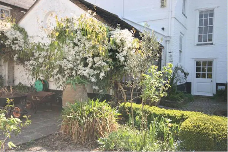 Traditional home in Brentford, A580 (photo 52)