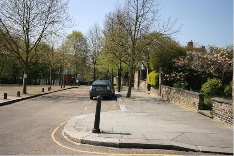 Traditional home in Brentford, A580 (photo 58)