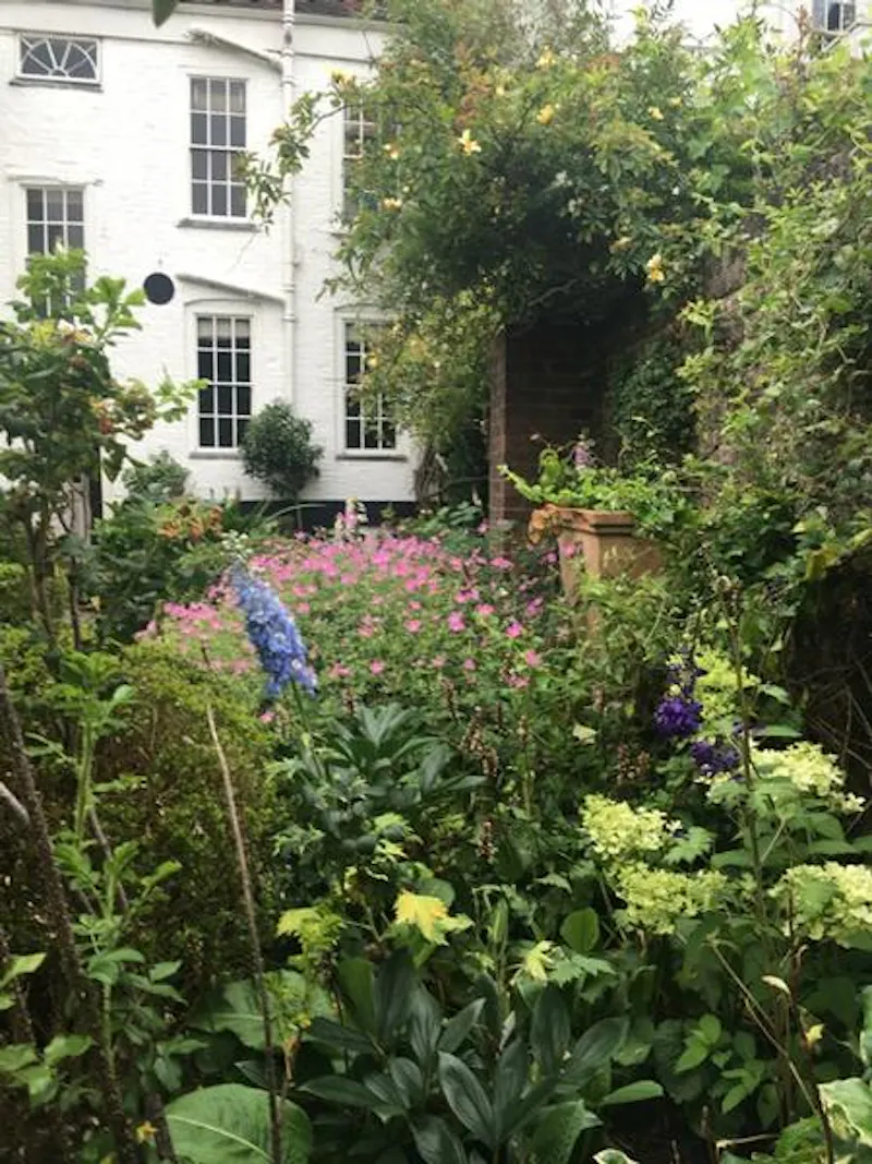Traditional home in Brentford, A580 (photo 63)