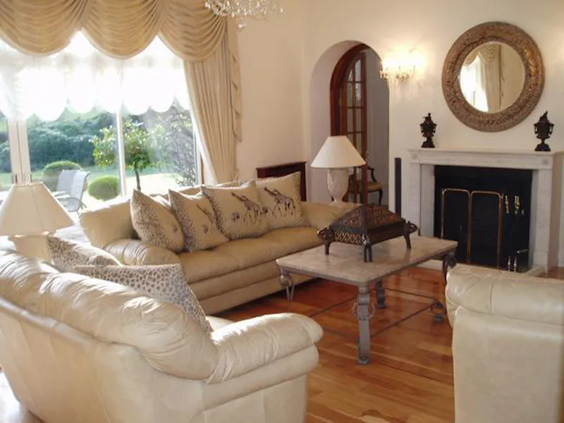 Living Room at 1980's Hatfield house, A1011 (photo 8)