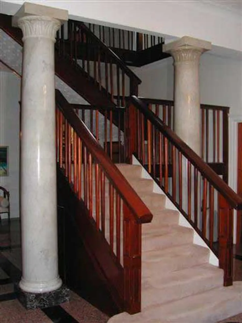 Staircase at 1980's Hatfield house, A1011 (photo 11)