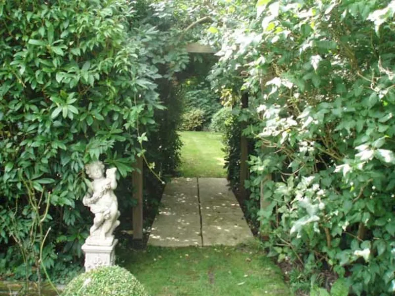 Film location D1971 in Surrey (photo 11)