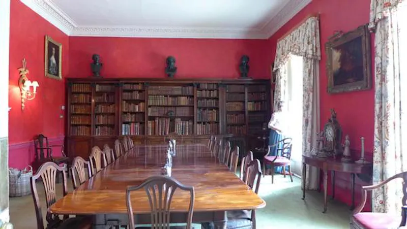 Dining room at Classic Georgian Thame Rectory, A1026 (photo 28)
