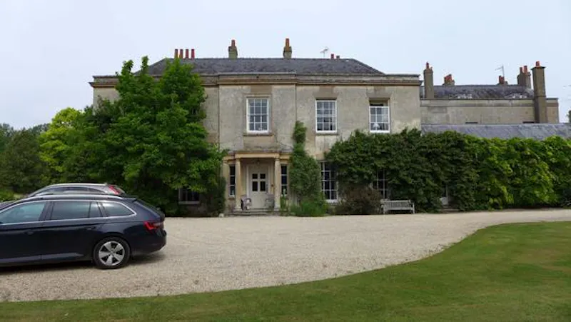 Driveway at Classic Georgian Thame Rectory, A1026 (photo 1)