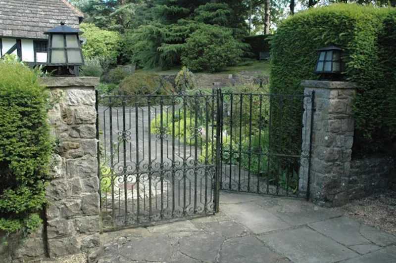 Film location D1964 in Surrey (photo 15)