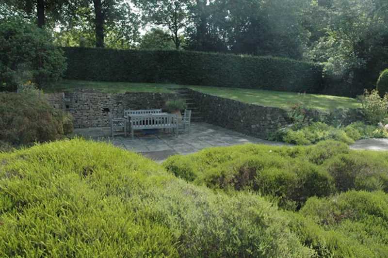 Garden at Film location D1964 in Surrey (photo 23)