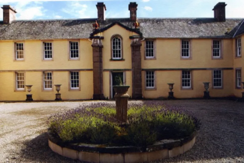 Driveway at French-feel country house, A1127 (photo 1)