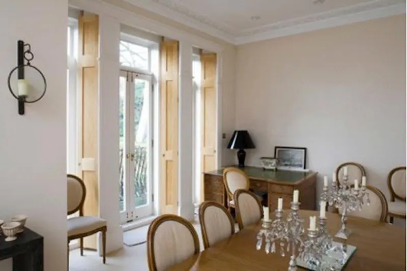 Dining room at Film location B465 in London (photo 13)