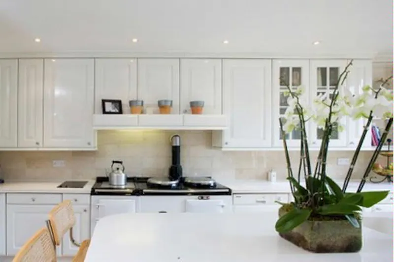 Kitchen at Film location B465 in London (photo 16)