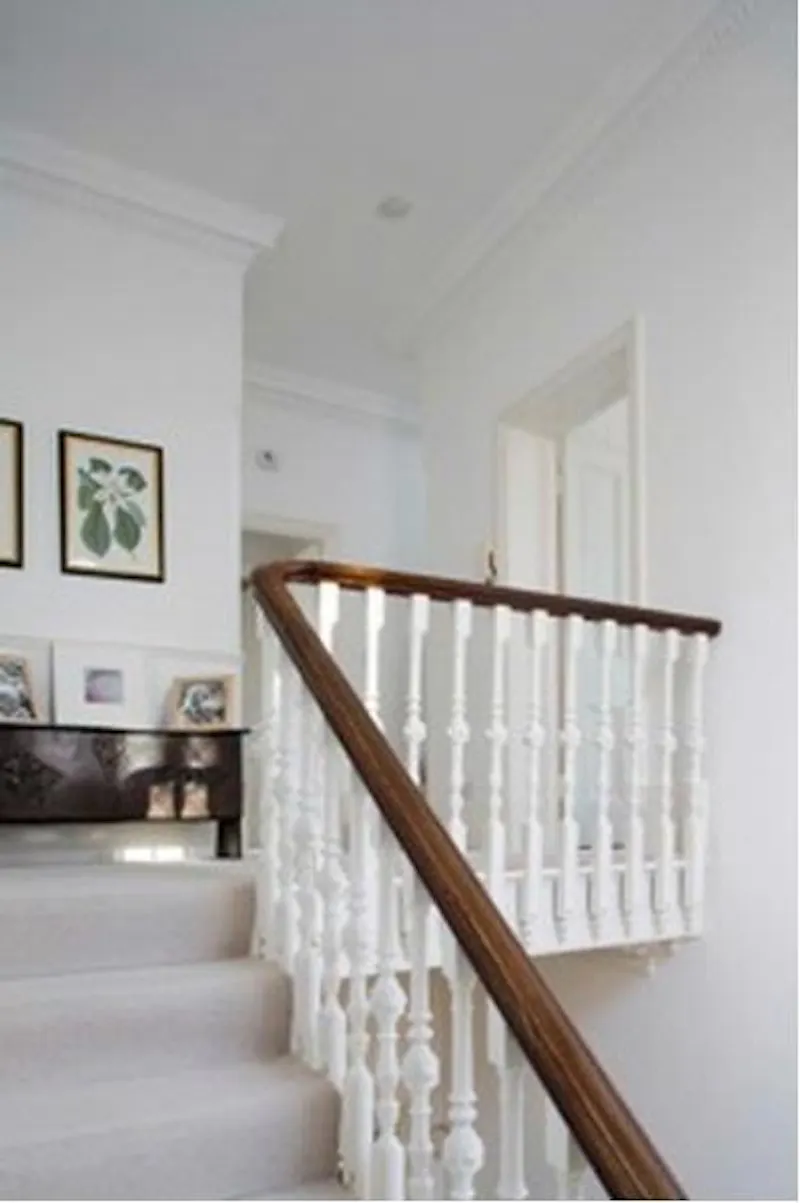 Staircase at Film location B465 in London (photo 21)