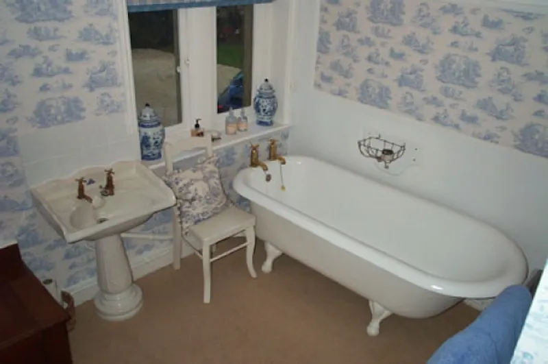 Bathroom at Country home near Faringdon, B1207 (photo 17)