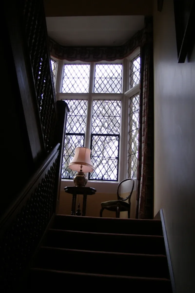 Staircase at Ascot school and grounds, B1219 (photo 17)