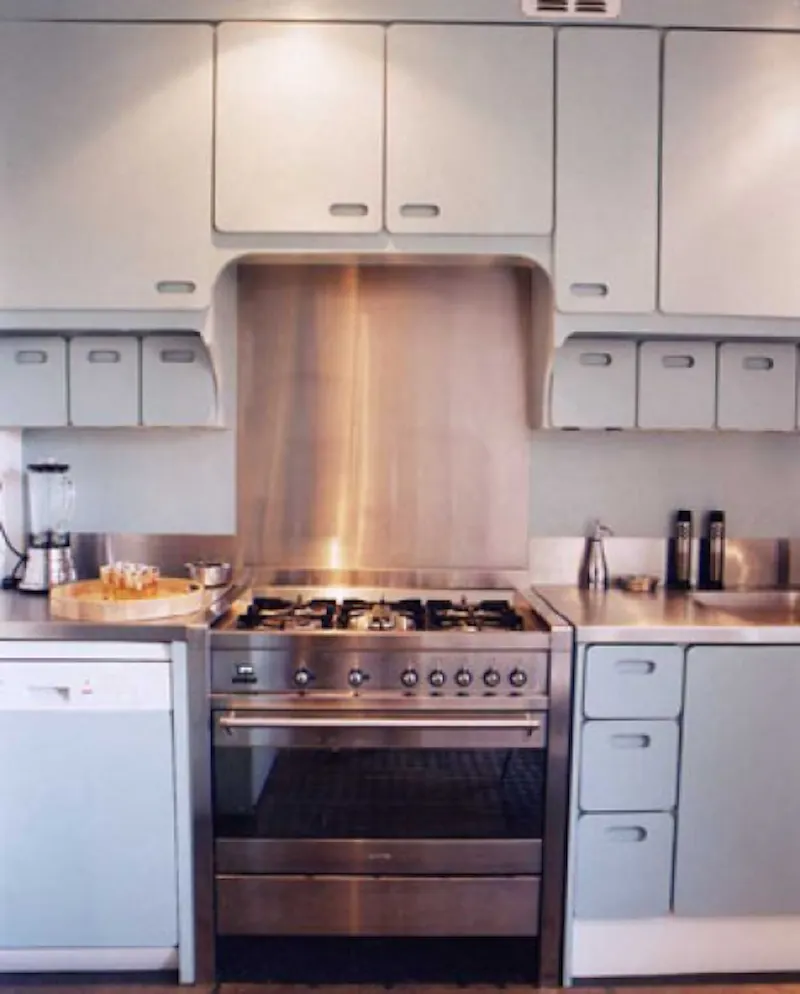 Kitchen at Victorian Streatham house, B1189 (photo 4)