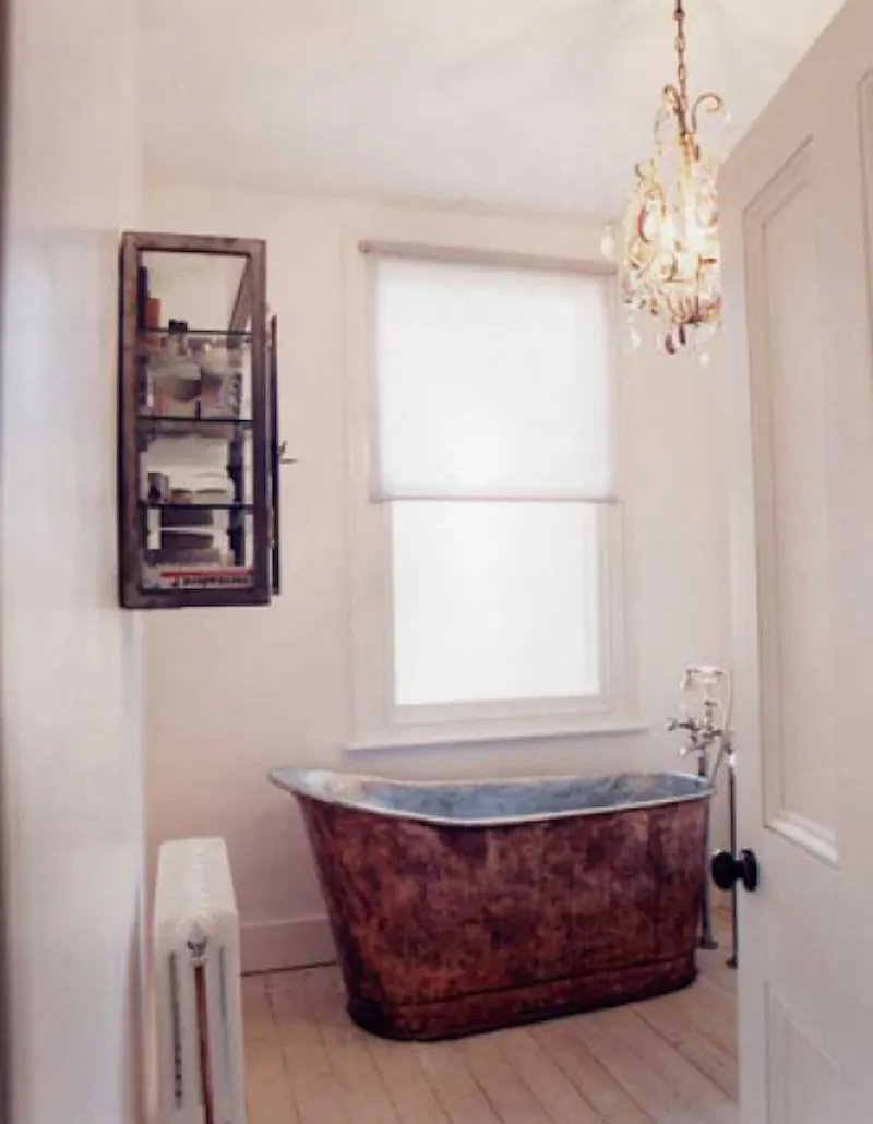 Bathroom at Victorian Streatham house, B1189 (photo 6)