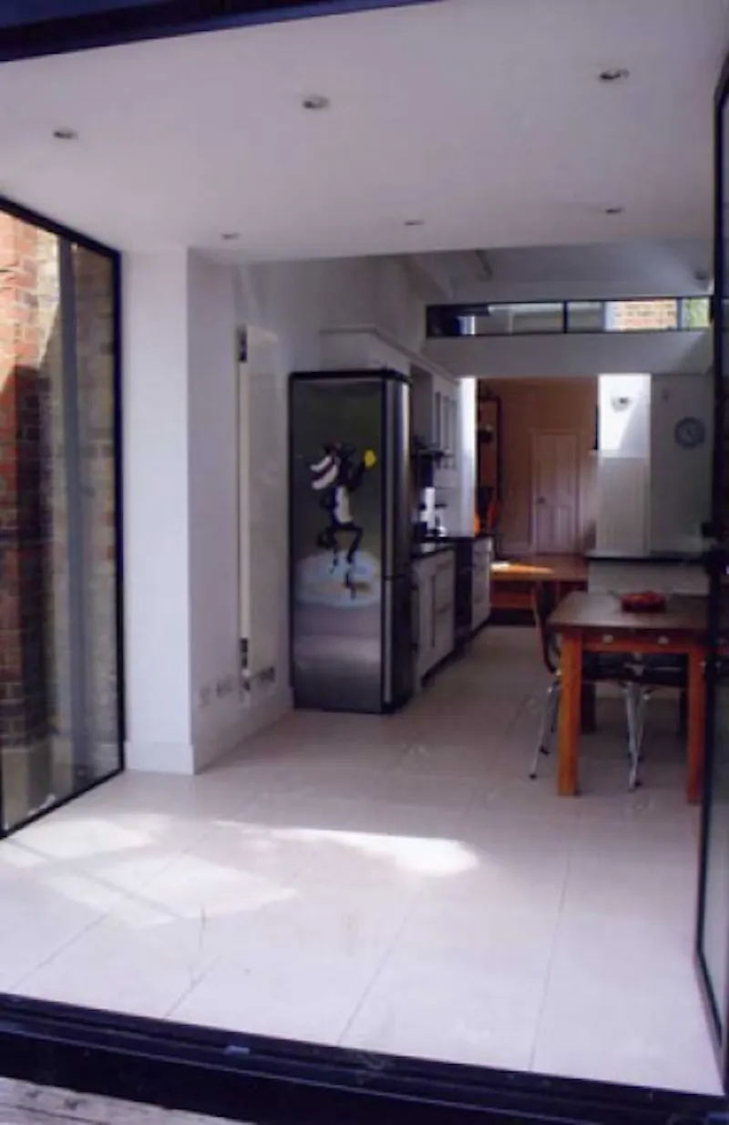 Dining room at Film location E271 in London (photo 4)