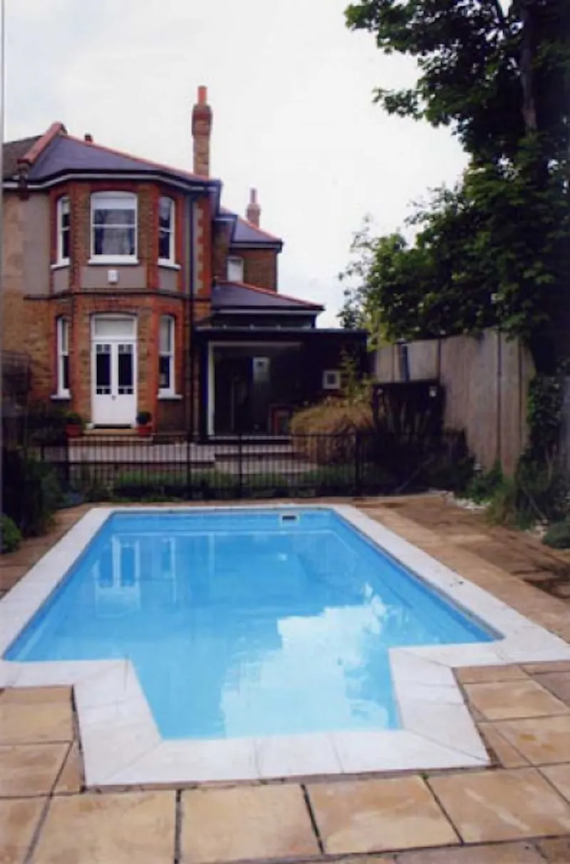 Swimming pool - outdoor at Film location E271 in London (photo 6)