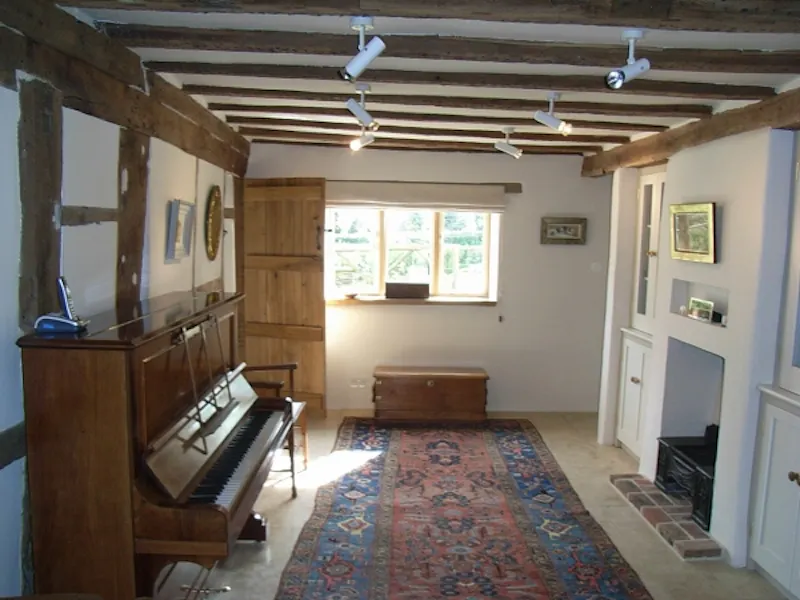 Entrance hall at Film location L604 in West Sussex (photo 6)