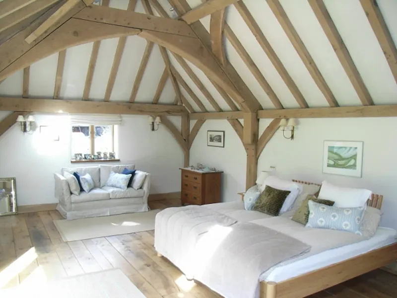 Bedroom at Film location L604 in West Sussex (photo 7)