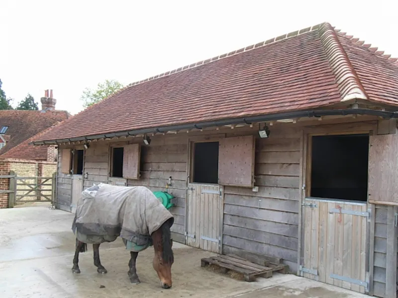 Stable / Outbuildings at Film location L604 in West Sussex (photo 9)