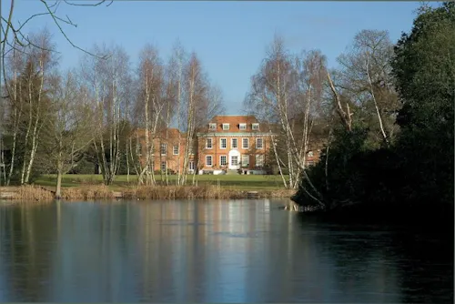 Queen Anne hotel near Slough, R009