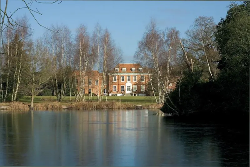 Views - country at Queen Anne hotel near Slough, R009 (photo 2)
